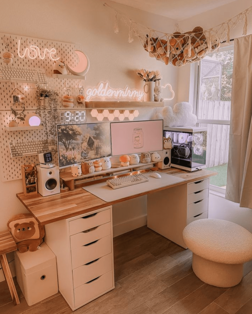 Cozy Peach Gaming Desk&nbsp;Setup